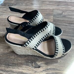 Old Navy Woven Strap Black and Cream Women’s Sandals/Espadrilles